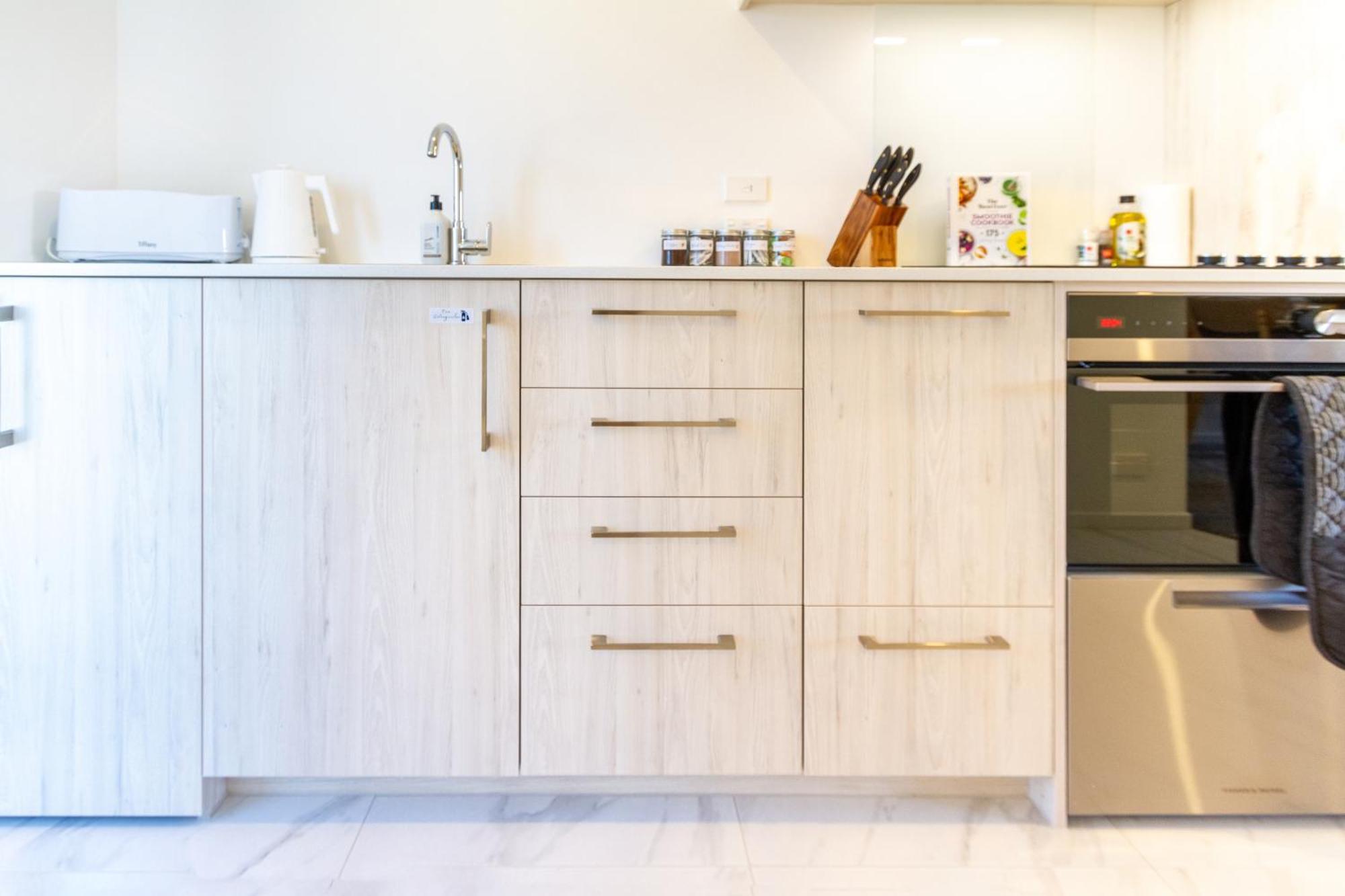 City Living: Upper Studio Haven On Wilmer Christchurch Exterior photo